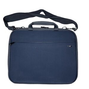 Init laptop case
